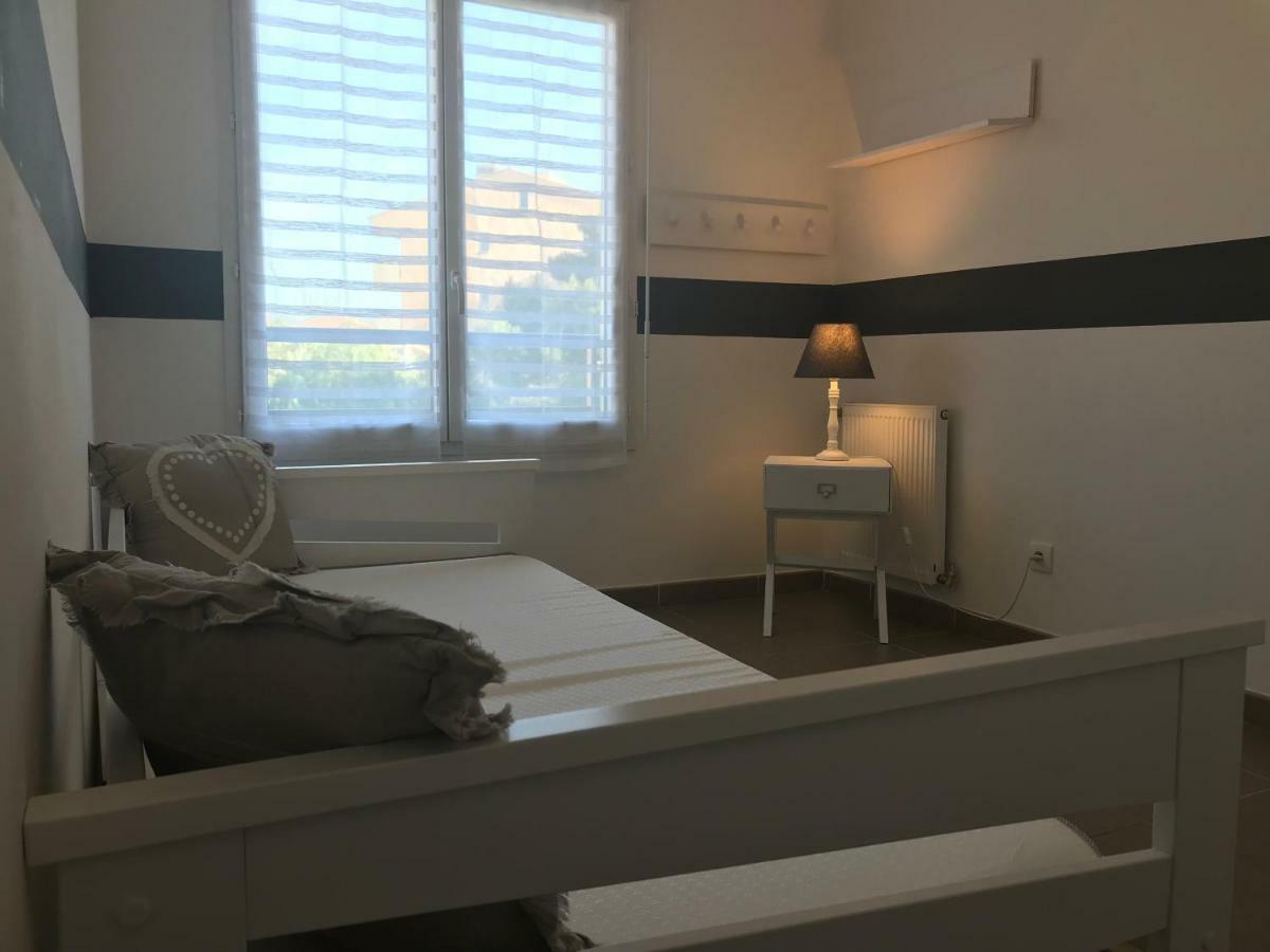 Appart' Au Port Lägenhet Fréjus Exteriör bild